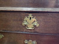 Explore our collection of antique 18th century oak writing desks. Featuring secret drawers, brass knobs and pigeon holes. In excellent condition. Shop now!