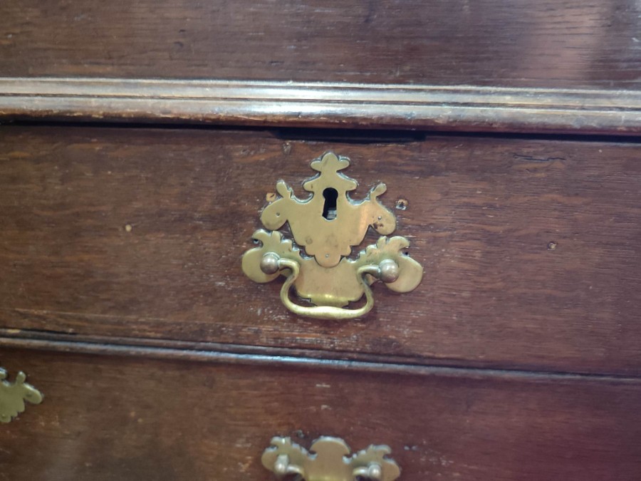 Explore our collection of antique 18th century oak writing desks. Featuring secret drawers, brass knobs and pigeon holes. In excellent condition. Shop now!
