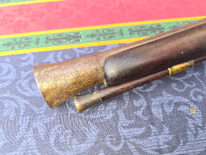 Discover our authentic 19th-century Flintlock Musketoon with a 14.5 barrel. Features a French style lock on walnut stock. See its condition report and buy now!