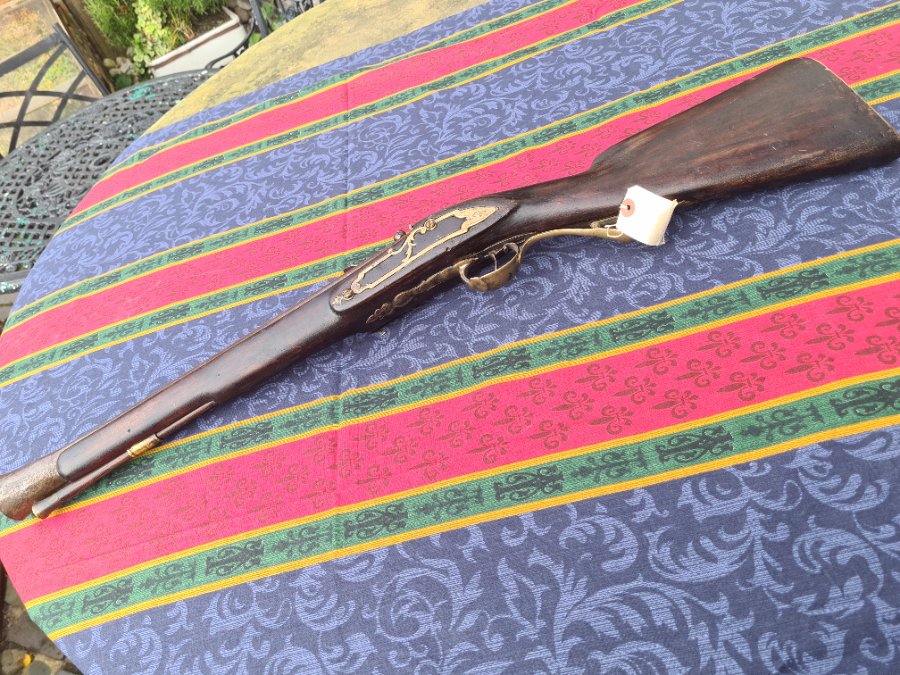 Discover our authentic 19th-century Flintlock Musketoon with a 14.5 barrel. Features a French style lock on walnut stock. See its condition report and buy now!