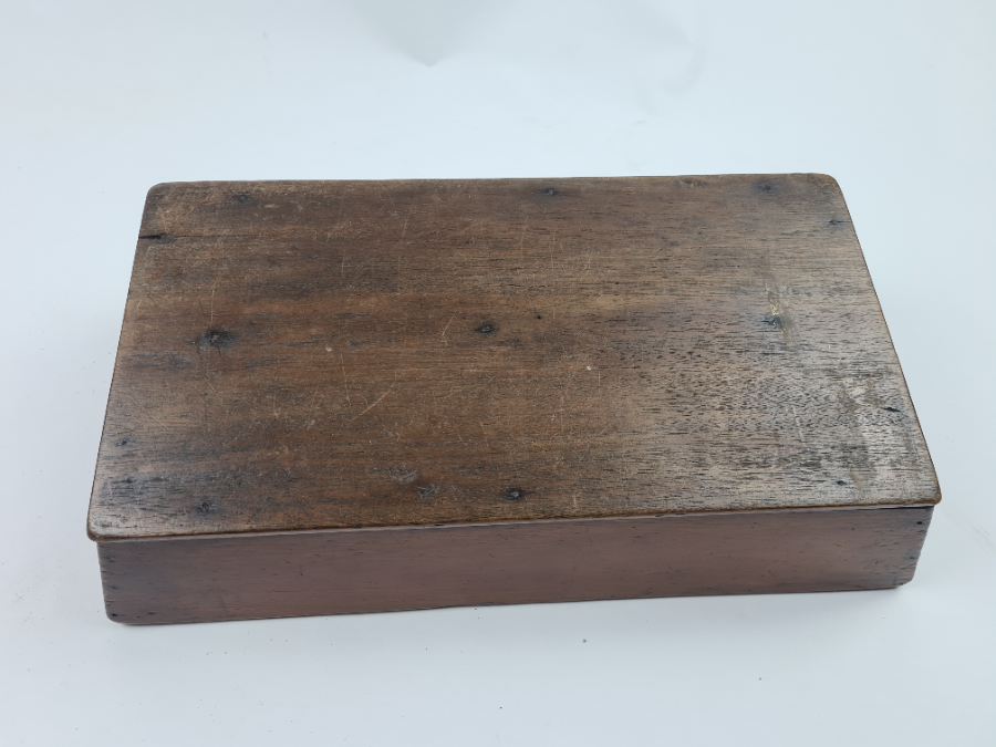 Explore our collection of late 18th to early 19th century oak knife trays. In excellent condition, measuring 35cm x 19.5cm x 8cm. Shop now for antique cutlery storage!