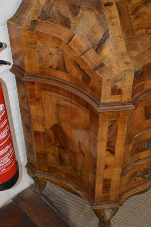 Discover our collection of 19th-century Dutch walnut bureaus. Features like delicate boxwood inlay, drawers with brass handles, and original keys for authenticity await. Shop now for the perfect vintage touch!