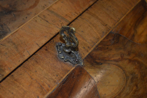 Discover our collection of 19th-century Dutch walnut bureaus. Features like delicate boxwood inlay, drawers with brass handles, and original keys for authenticity await. Shop now for the perfect vintage touch!