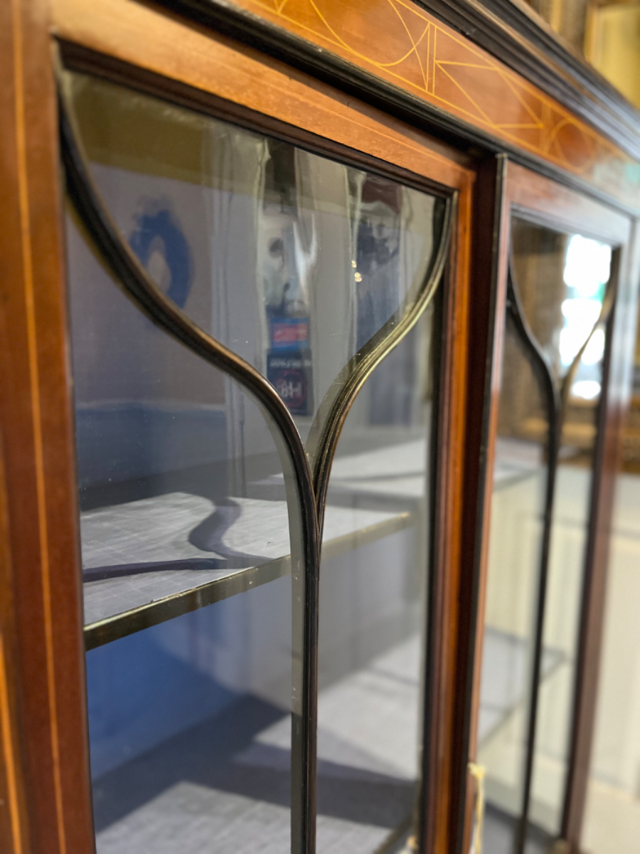 Elegant Sheraton Style Antique Inlayed Edwardian Glazed Display Cabinet With Key