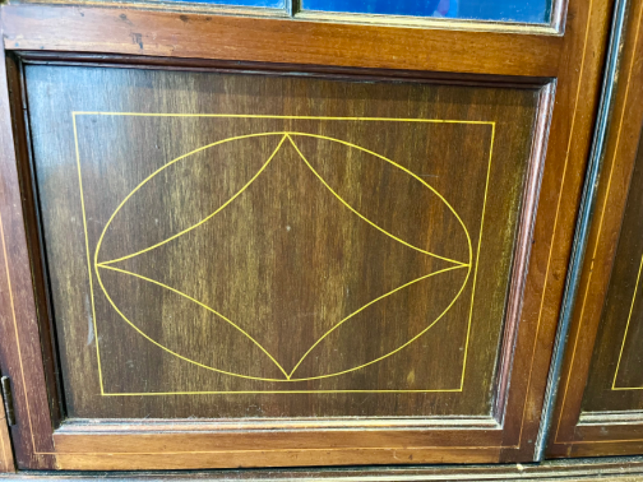 Elegant Sheraton Style Antique Inlayed Edwardian Glazed Display Cabinet With Key