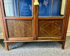 Elegant Sheraton Style Antique Inlayed Edwardian Glazed Display Cabinet With Key