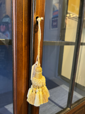 Elegant Sheraton Style Antique Inlayed Edwardian Glazed Display Cabinet With Key