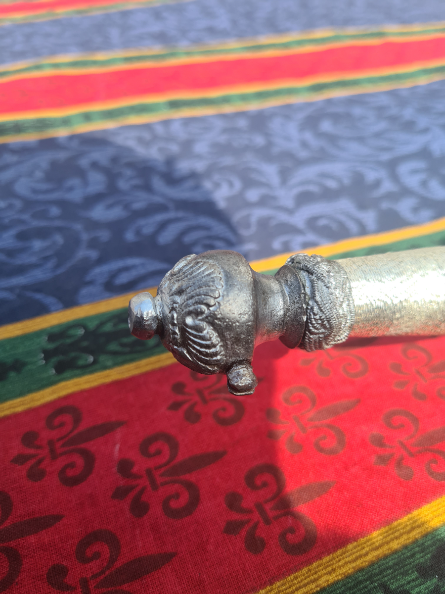 Discover our 1640-50 English Civil War Rapier, intricately designed with a double pierced shell guard. In excellent shape & rewired. Shop now!