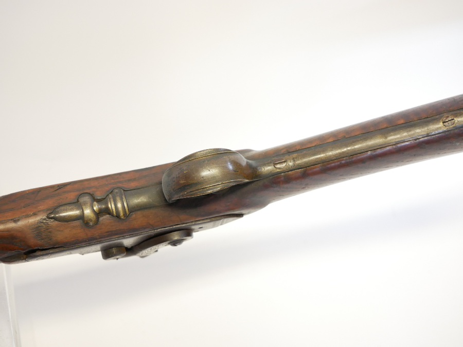 Discover our English Percussion Single Barrel 18 Bore Shotgun, elegantly converted from flintlock. The 42-inch Spanish form barrel has a faintly inscribed Ketland. Buy now!