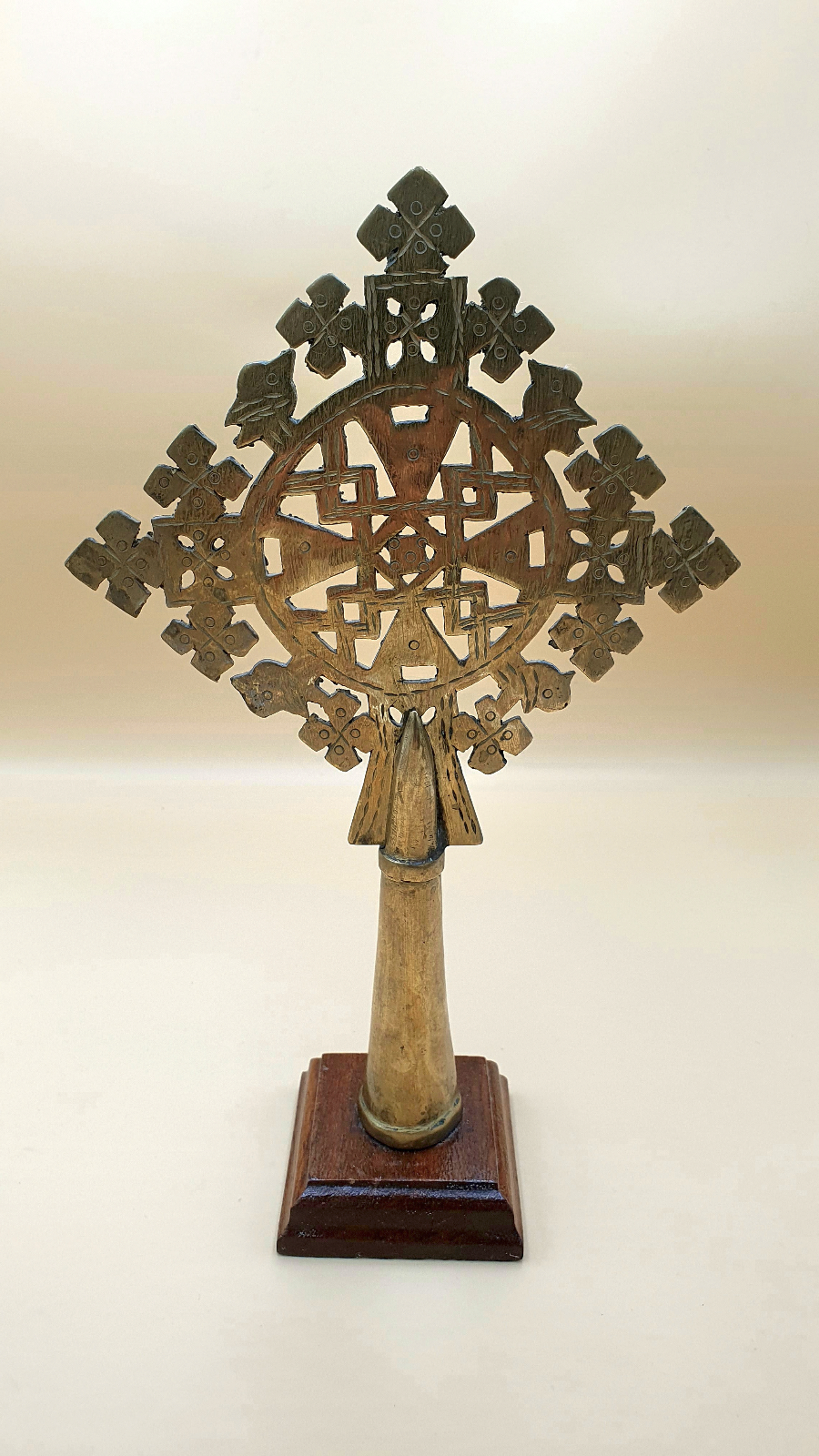 uploads/Ethiopian-Coptic-Brass-Processional-Cross-211968cfd266cc7a3aws.jpg