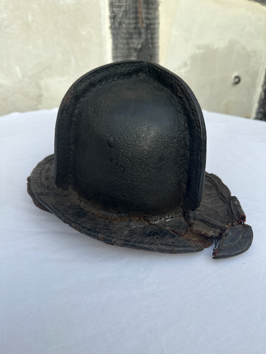 uploads/Extremely-Rare-Mid--Late-17th-Century-English-Fire-Helmet-216ae2154917e90aws.jpg