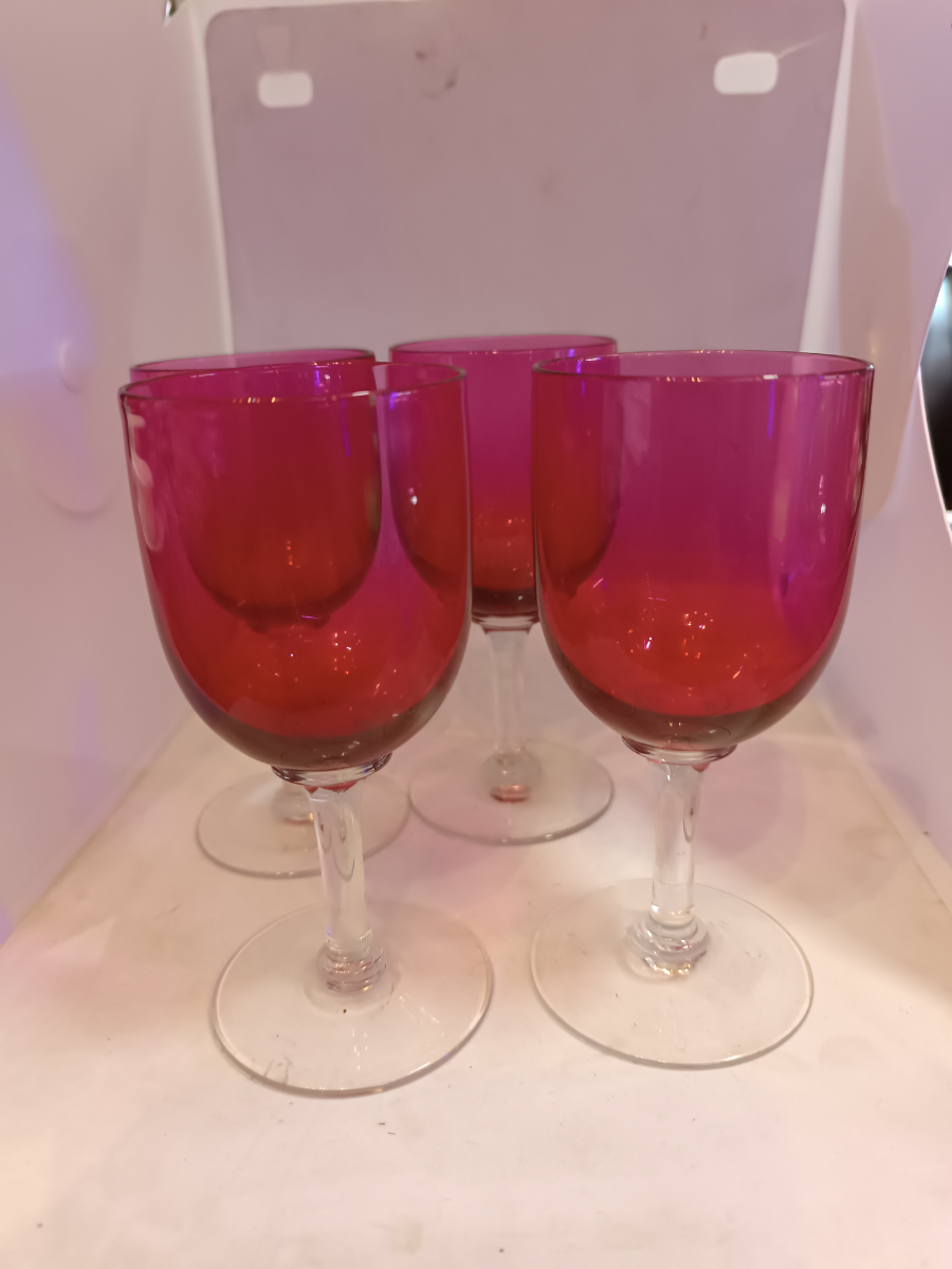 Discover our selection of six late Victorian drinking glasses, each 12cm high. Add a touch of elegance to your table. Shop now for these unique antiques!
