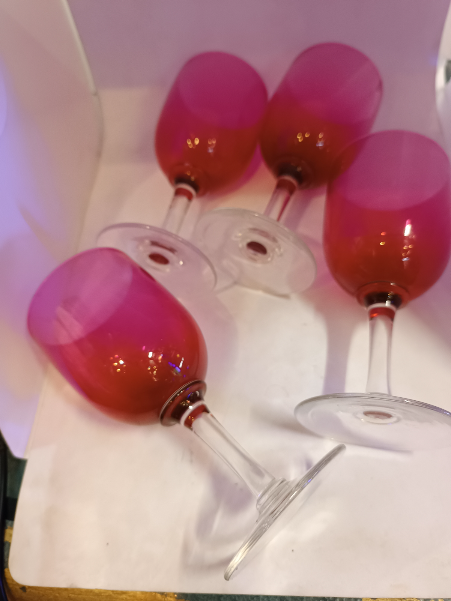 Discover our selection of six late Victorian drinking glasses, each 12cm high. Add a touch of elegance to your table. Shop now for these unique antiques!