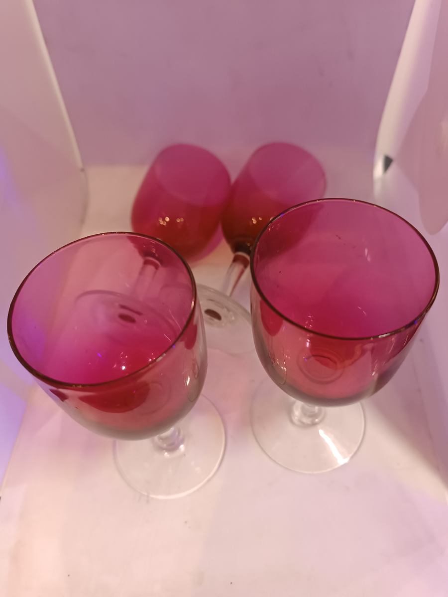 Discover our selection of six late Victorian drinking glasses, each 12cm high. Add a touch of elegance to your table. Shop now for these unique antiques!