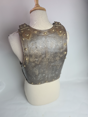 Discover our 1st Empire Napoleonic Heavy Cuirassiers Cuirass, featuring authentic front and backplate. Explore this vintage piece today and extend your collection!