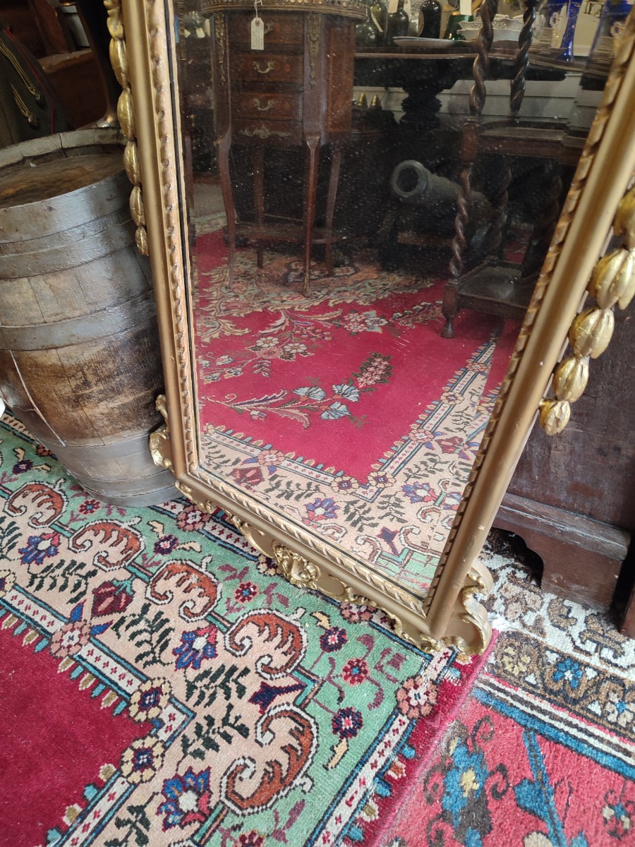 Explore our stunning George II style carved gilt wall mirrors. With beautiful floral cresting and garlands, it's a perfect decor piece. Order now for a touch of elegance.