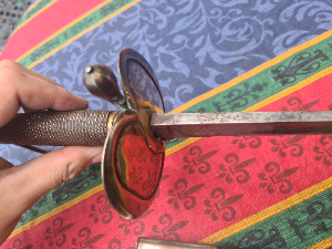 Discover our unique George III 1796 pattern sergeants spadroon with scabbard! Despite fragile leather, it remains in good condition. Explore now and buy today!