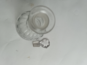 Discover expertly crafted George III Decanter from the late 18th century. Adorn your table with this elegant piece. Shop now for quality, craftsmanship and freshness.