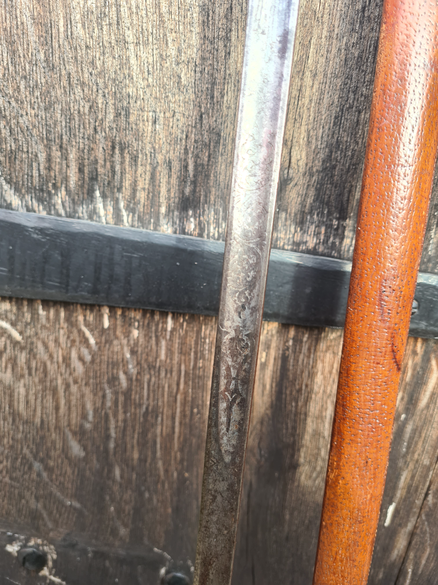 Discover our 1897 pattern officer's dress sword, complete with scabbard. This unique piece is by F.W Flight, Winchester. Shop now for antique weaponry.