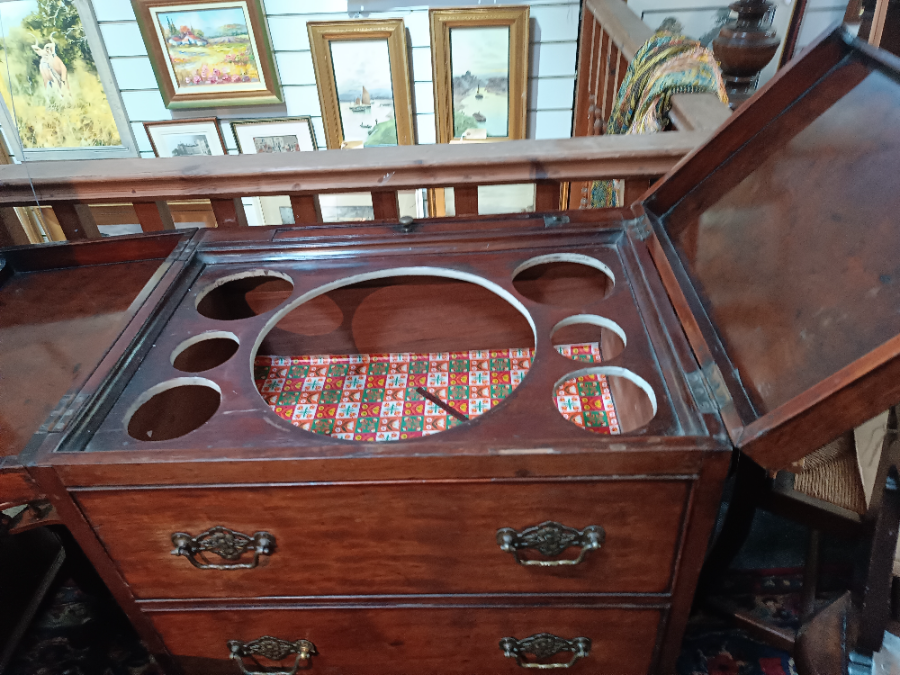 GeorgeIII wash stand, twin flap top stand