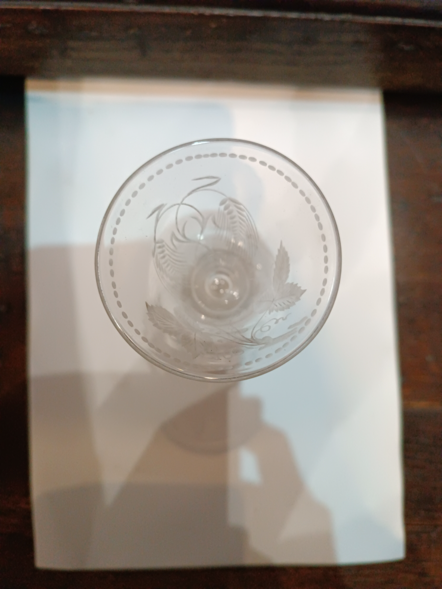 Explore our collection of 18th century Georgian ale glasses, engraved with exquisite hops and barley designs. Shop now to add a historical touch to your home bar.