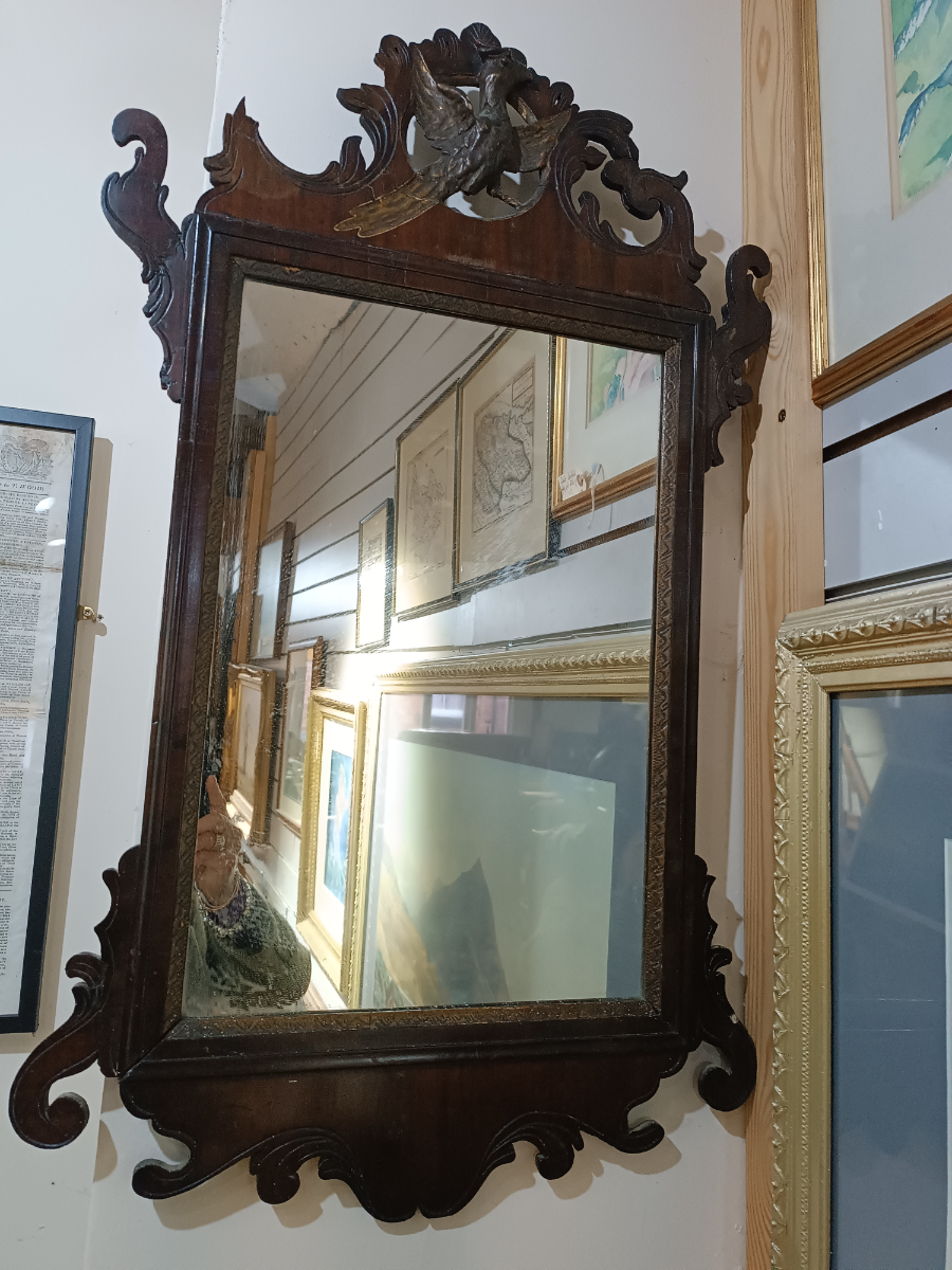 uploads/Georgian-Mahogany-Fretwork-Mirror-With-Gilt-Bird-Crest-216605901206175aws.jpg