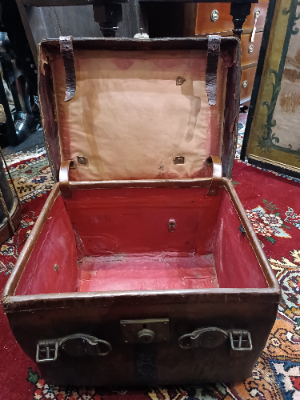 Discover the intriguing antique travelling case belonging to HRH The Duke of Connaught, Queen Victoria's youngest son. Explore its unique specifications and don't miss this piece of royal history!
