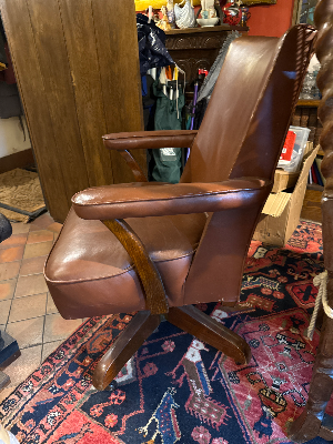For sale a lovely Hillcrest antique office chair, circa 1920s. Size 63cm wide x 92cm tall. In good condition.