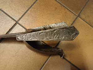 Discover the history & artistry of the 18th-19th century Hooded Punch-Dagger from South India. Dive into its specifications and order your Katar today!