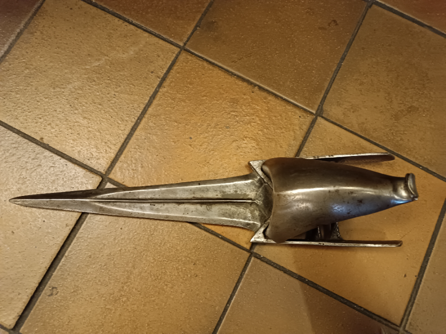uploads/Hooded-PunchDagger-Katar-Probably-Vijayanugara-Or-Katara--South-India-2168ce9ed2a4aceaws.jpg