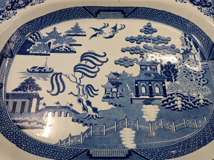 Discover our late 18th-century transfer printed antique blue willow pattern, featuring crazing and an impressed crown mark. Expertly crafted in England, and in excellent condition. Shop now!