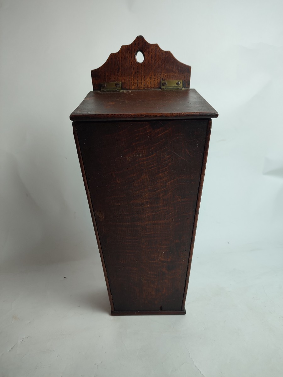 Discover our collection of early 19th century candle boxes! With a height of 16 inches and a width of 6 inches, they're in great condition. Shop now!