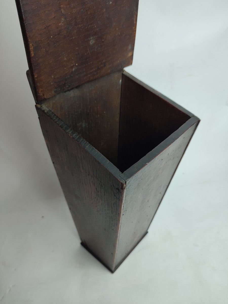 Discover our collection of early 19th century candle boxes! With a height of 16 inches and a width of 6 inches, they're in great condition. Shop now!