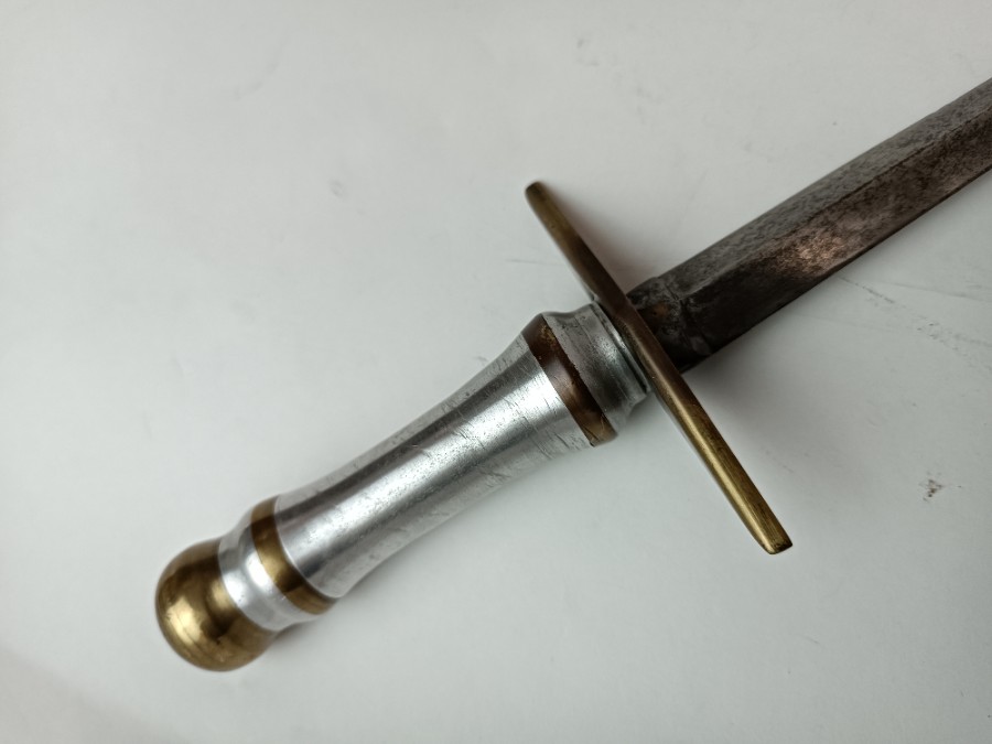 Discover our imitation Commando knife with a unique crucifix-styled crossguard. Expertly crafted, it's a must for collectors. Shop now and add it to your collection!