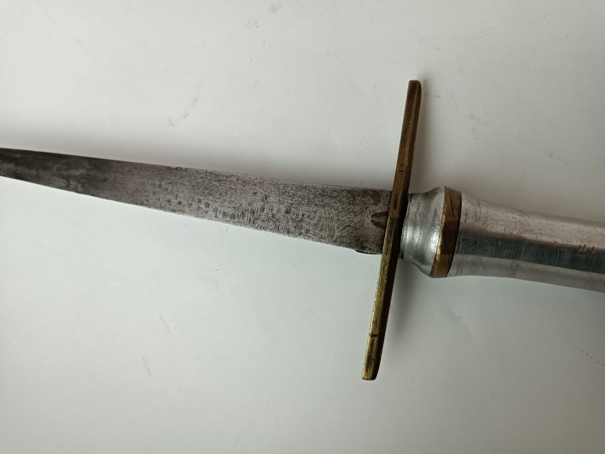 Discover our imitation Commando knife with a unique crucifix-styled crossguard. Expertly crafted, it's a must for collectors. Shop now and add it to your collection!