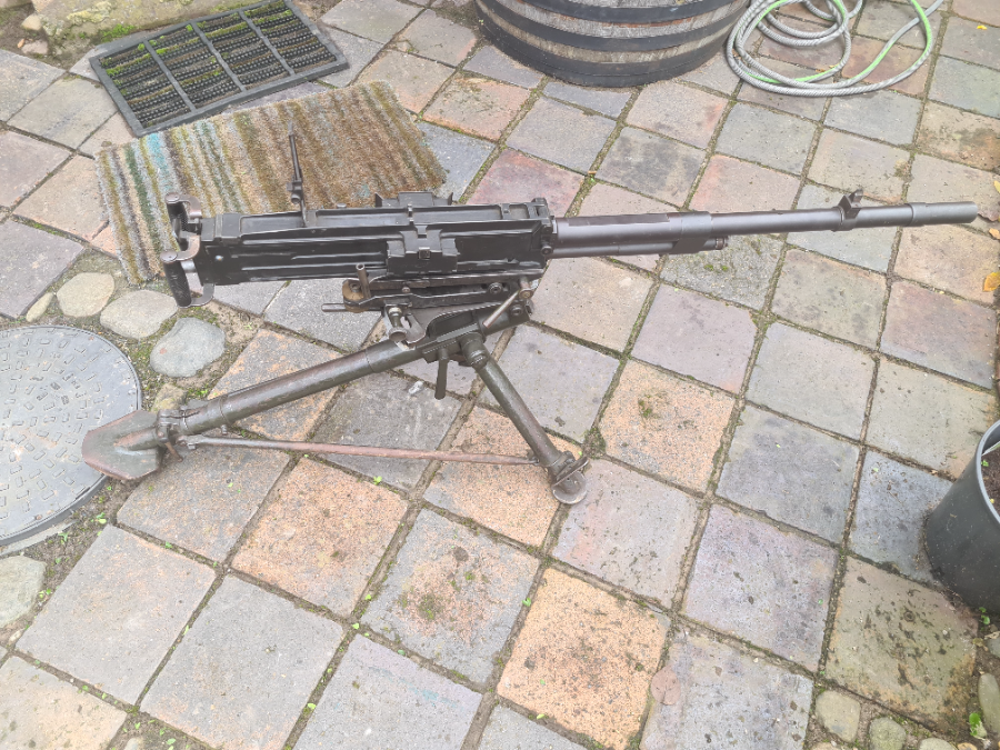 uploads/Italian-8mm-Breda-M37-Machine-Gun-and-Tripod-2167375170f0fe8aws.jpg