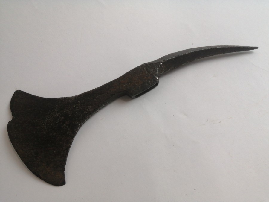 Explore our collection of unique 18th century Scandinavian and Italian boarding axes. Delve into history with this 29cm long treasure. Shop now!