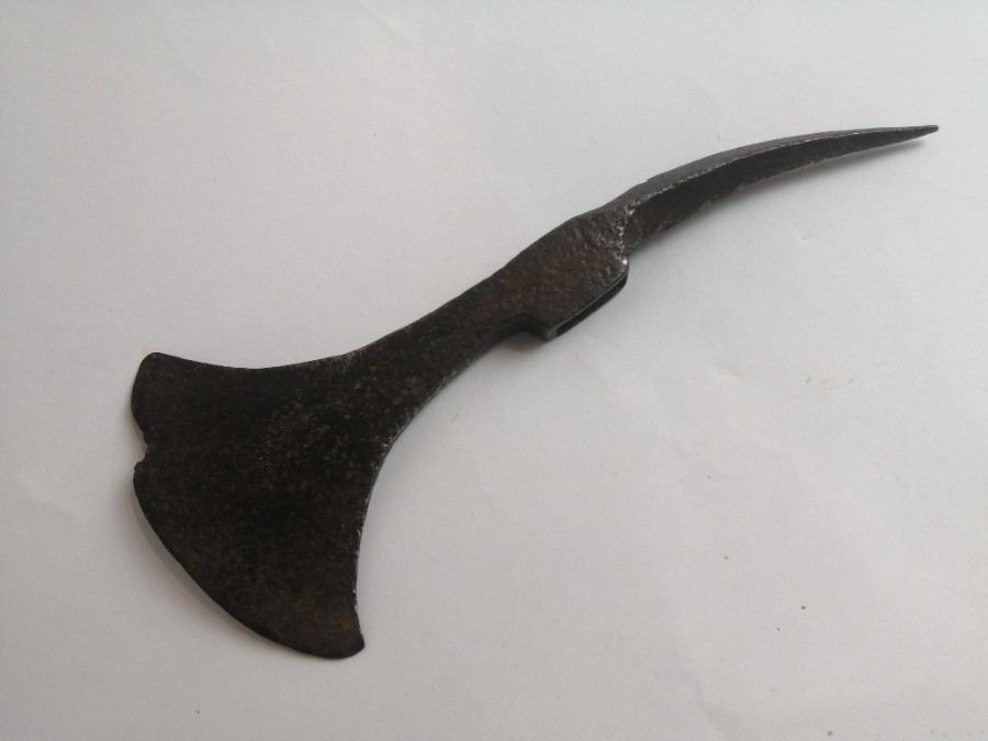 Explore our collection of unique 18th century Scandinavian and Italian boarding axes. Delve into history with this 29cm long treasure. Shop now!