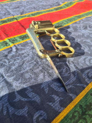 Discover the rare J Dehauxe knuckleduster apache revolver with fold-out knife from 1870. Excellent condition but lacks loading gate. Buy now!