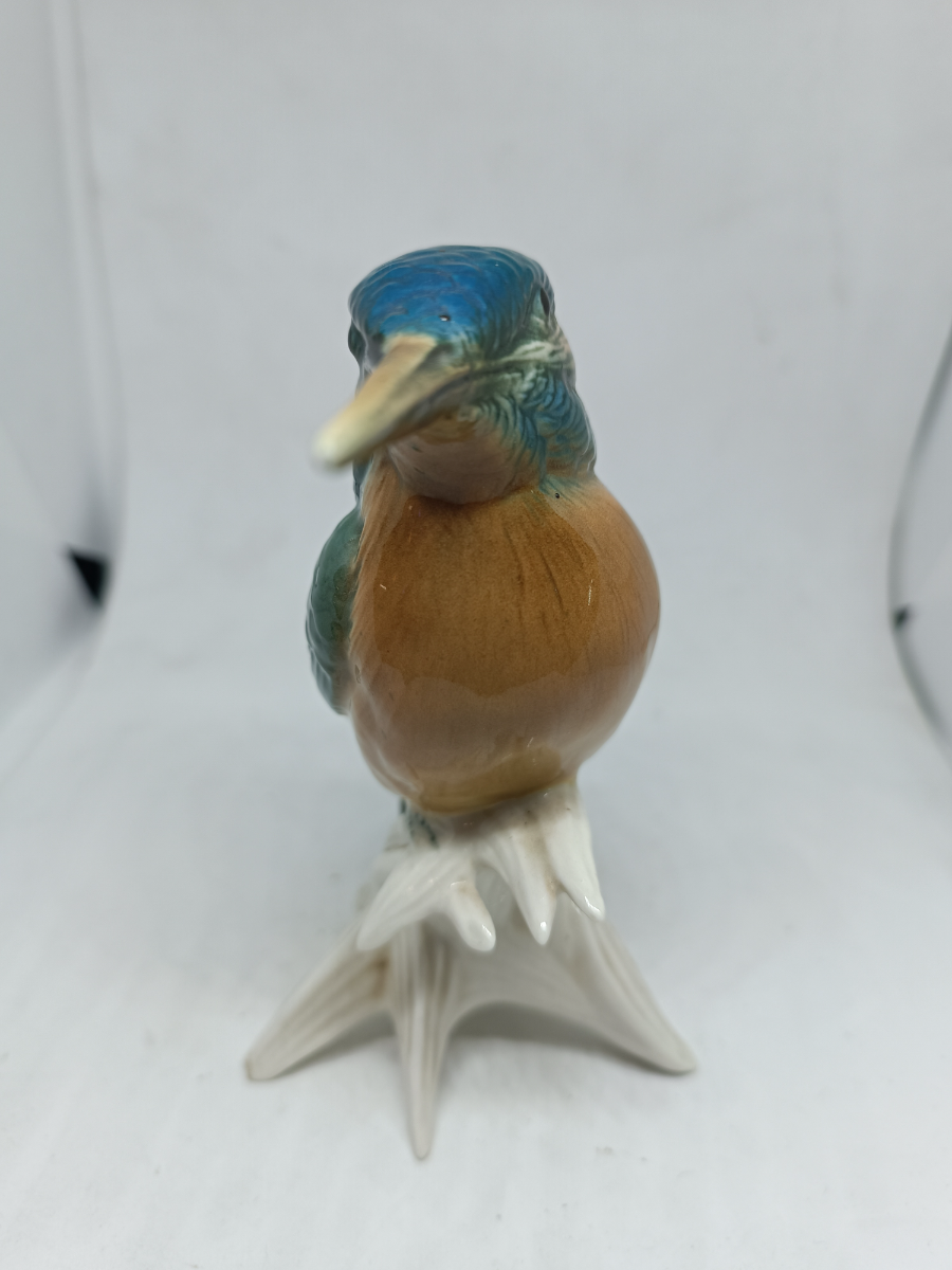 Discover exquisite German porcelain by Karl Ens, famed for their high-quality creations from 1899-1990. Explore stunning pieces in prime condition. Shop now!