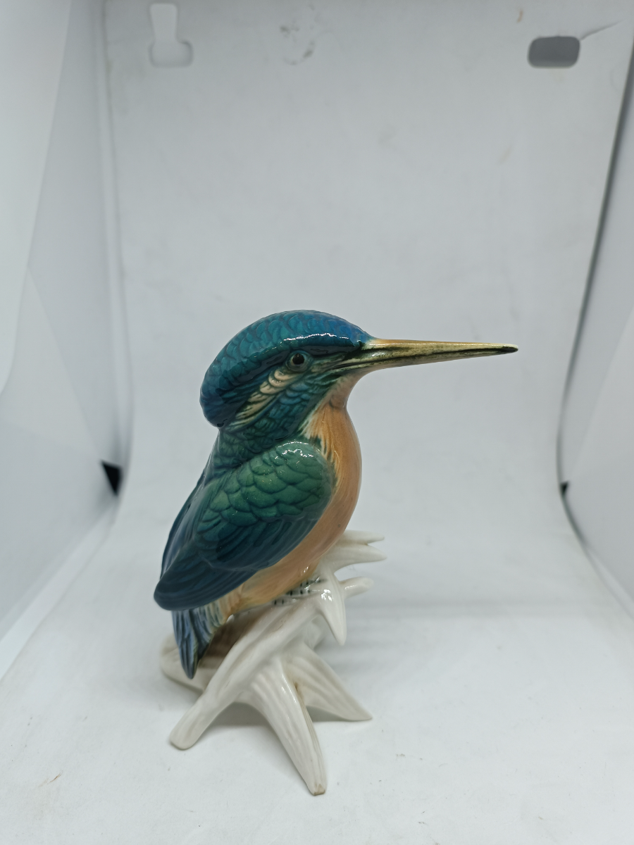 Discover exquisite German porcelain by Karl Ens, famed for their high-quality creations from 1899-1990. Explore stunning pieces in prime condition. Shop now!