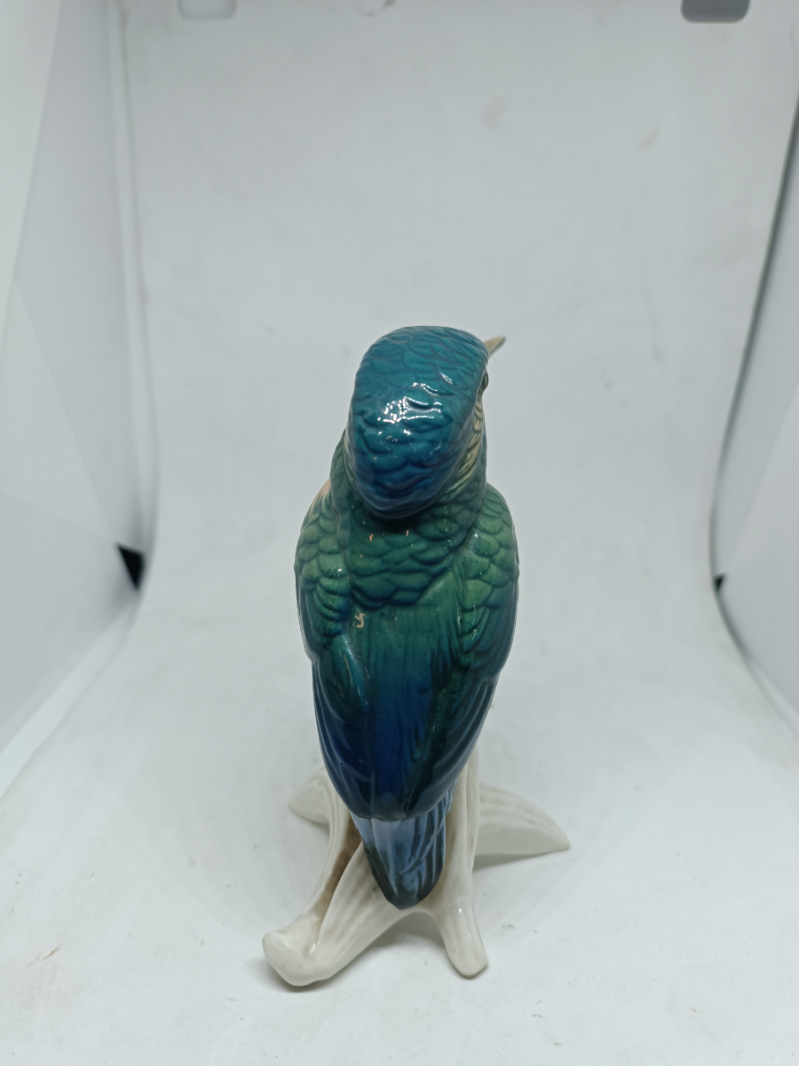 Discover exquisite German porcelain by Karl Ens, famed for their high-quality creations from 1899-1990. Explore stunning pieces in prime condition. Shop now!