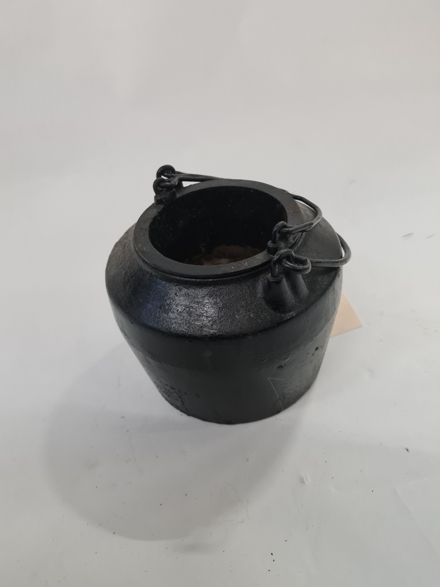 Discover the robust Kendrick One-Pint Iron Glue Pot, perfect for all your crafting needs. Compact design. Order yours now for swift delivery.