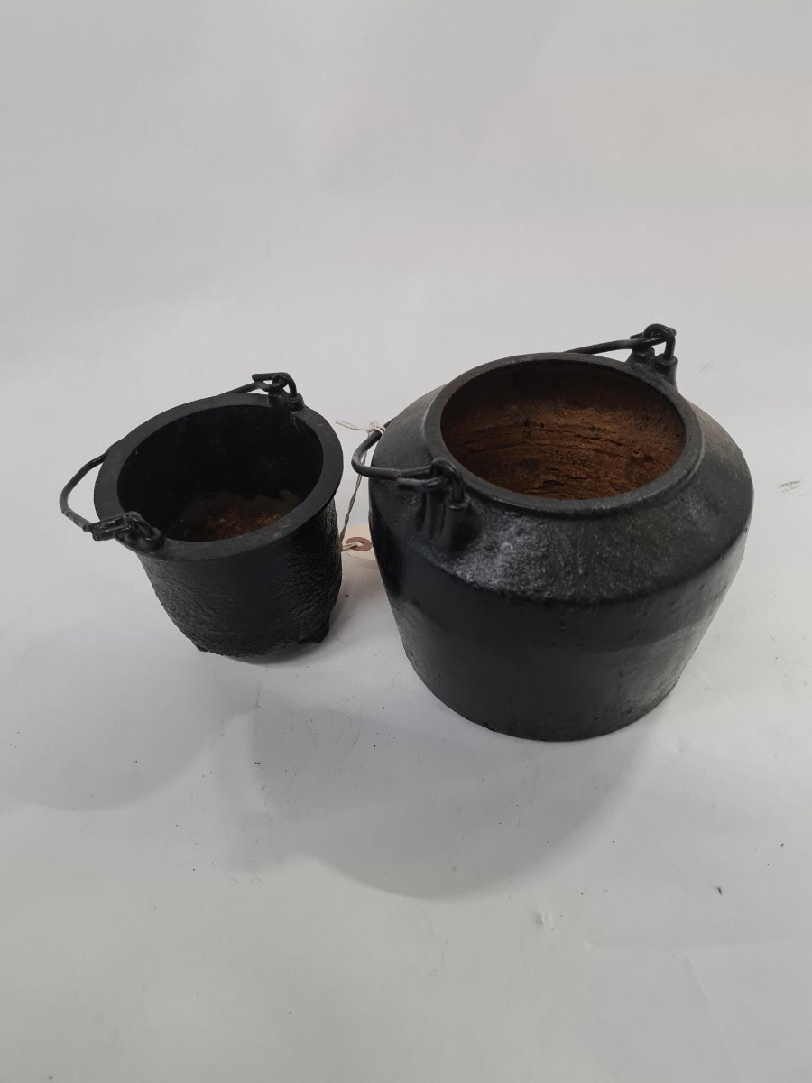 Discover the robust Kendrick One-Pint Iron Glue Pot, perfect for all your crafting needs. Compact design. Order yours now for swift delivery.