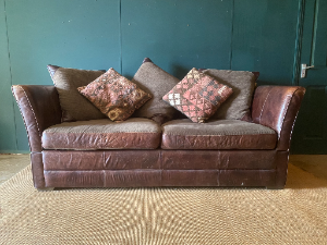 Large Antique Style Knowle Leather Settee 2 Seat Drop Arm Sofa + Kilim Cushions