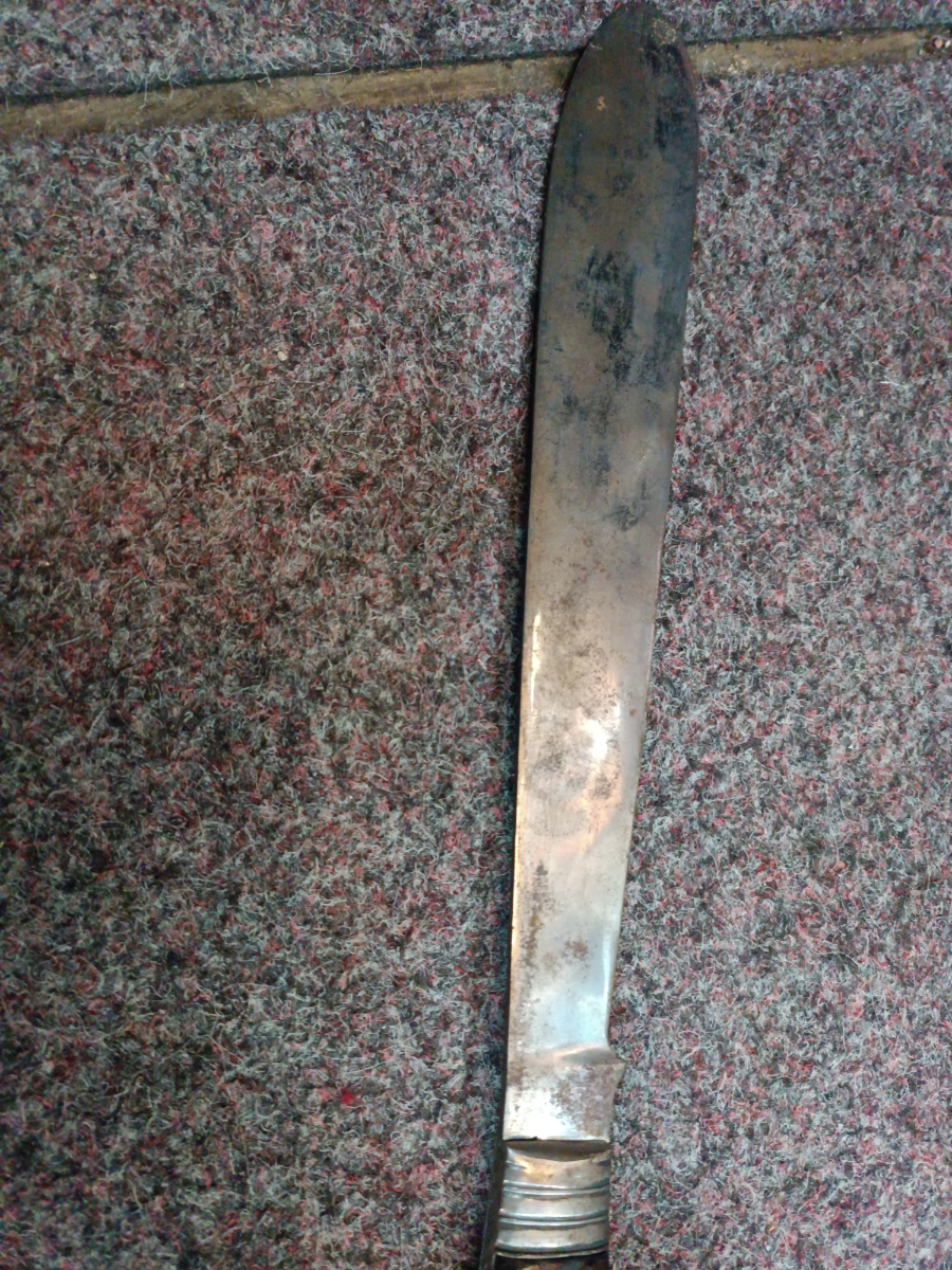 Discover our collection of 19th century novelty advertising knives from Osborne & Son. Admire their unique length of 66cm when open, 37cm when closed. Shop now!