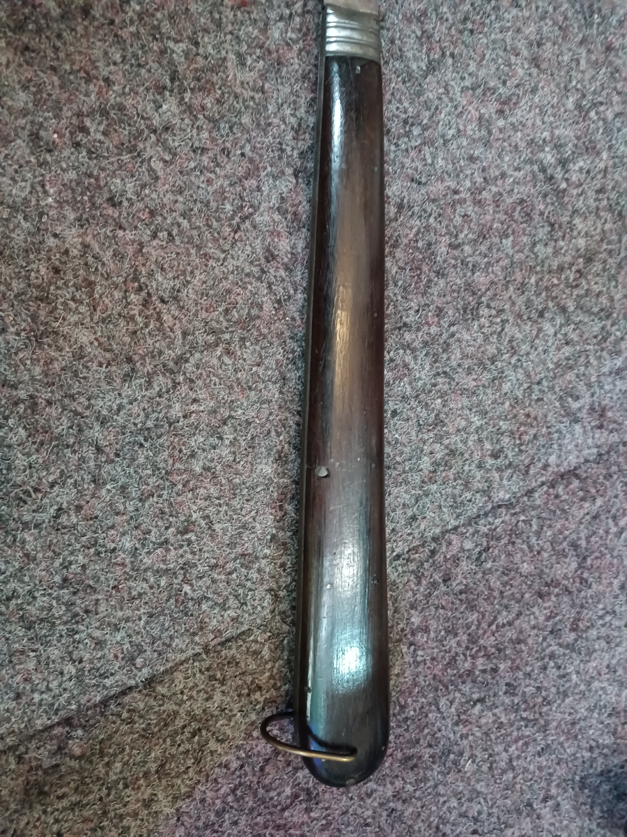 Discover our collection of 19th century novelty advertising knives from Osborne & Son. Admire their unique length of 66cm when open, 37cm when closed. Shop now!