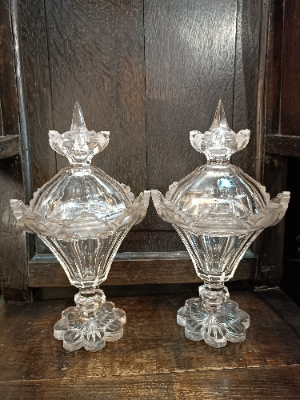 Discover our collection of large 19th century Pedestal bowls with covers. Admire their unique petal-edged foot and facet cut knop. Dazzle with a Van Dyke rim. Shop now and elevate your decor.