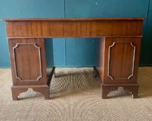 Large Vintage 19th Century Style Antique Reproduction Pedestal Desk + Keys VGC