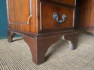 Large Vintage 19th Century Style Antique Reproduction Pedestal Desk + Keys VGC